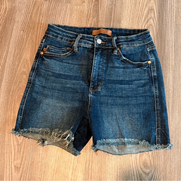 Judy Blue Fresh Bloom Tummy Control High Rise Raw Hem Jean Short size Medium - Picture 9 of 9